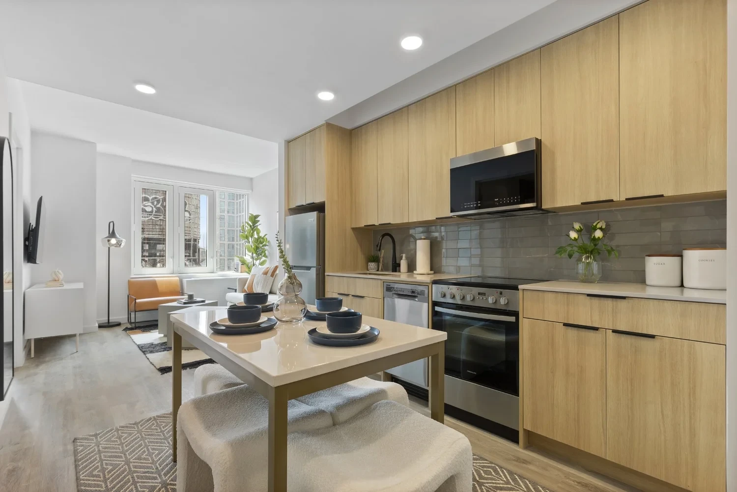 The Motto — Kitchen & Living